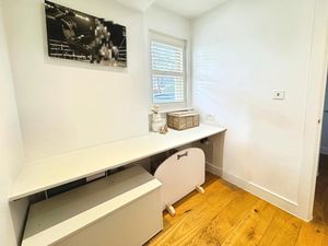 DE VERE LANE- click for photo gallery